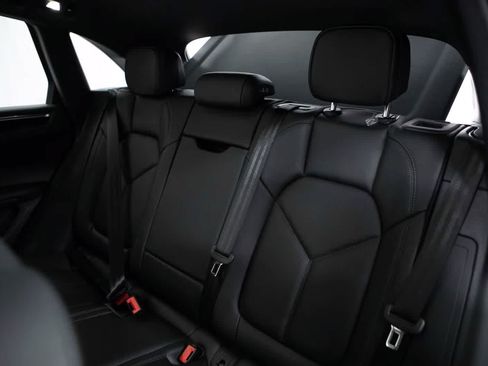 Certified 2026 Porsche Macan AWD/4WD image 37