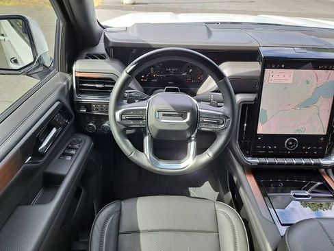 Used 2026 GMC Yukon Denali w/ Denali Reserve Package AWD/4WD image 2