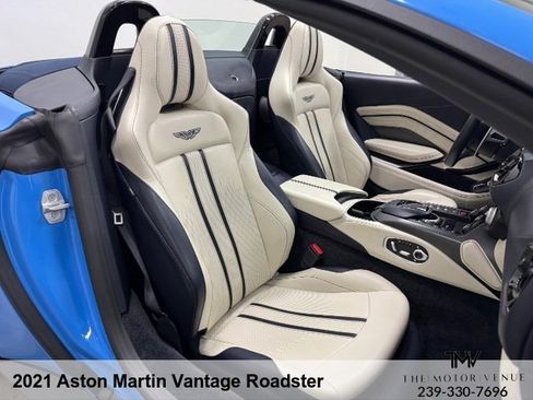 Used 2021 Aston Martin V8 Vantage Roadster RWD image 26