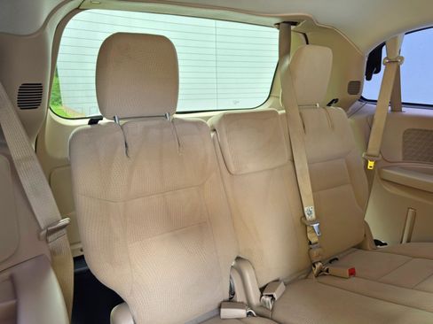 Used 2015 Dodge Grand Caravan American Value Package w/ UConnect Hands-Free Group FWD image 29