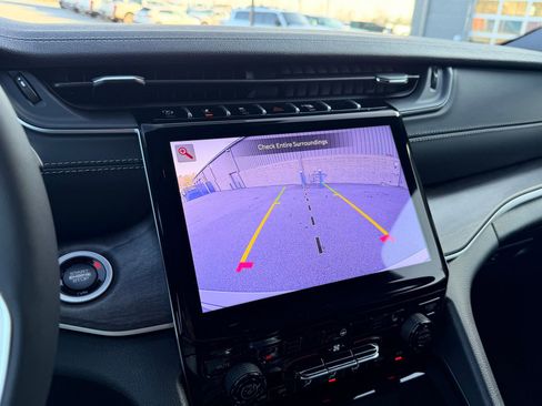 New 2025 Jeep Grand Cherokee Limited image 25