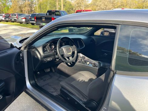 Used 2017 Dodge Challenger SXT image 10