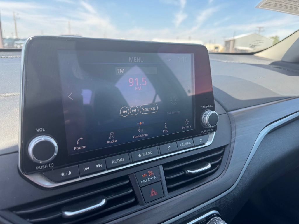 Used 2025 Nissan Altima 2.5 SV FWD image 10