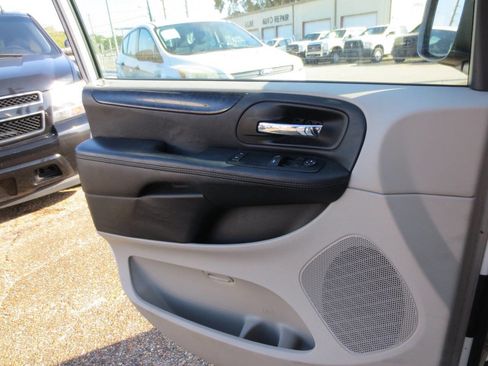 Used 2012 Dodge Grand Caravan SE FWD image 14