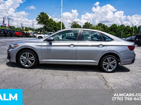 Used 2024 Volkswagen Jetta SE FWD image 10
