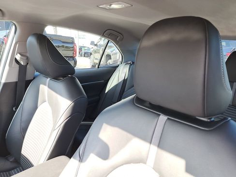 Certified 2021 Toyota Camry SE image 16