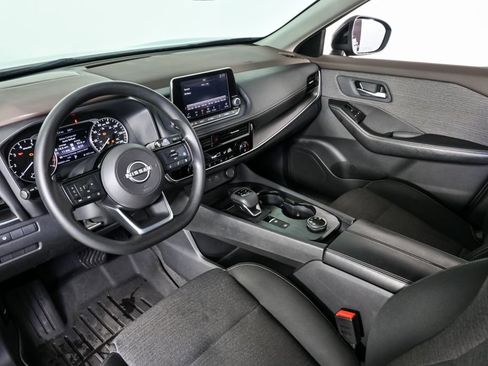 Used 2022 Nissan Rogue SV image 5