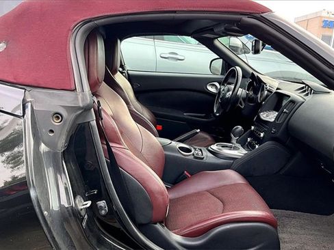 Used 2010 Nissan 370Z Touring image 25