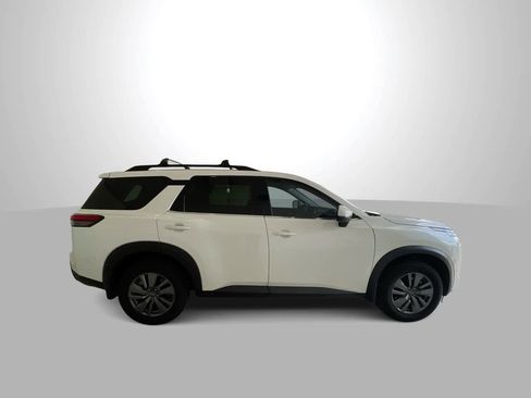 Used 2022 Nissan Pathfinder SV image 9