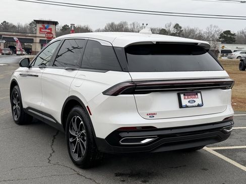 Used 2025 Lincoln Nautilus Premier image 7