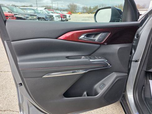 Used 2025 Chevrolet Traverse Z71 w/ Driver Confidence Package image 10