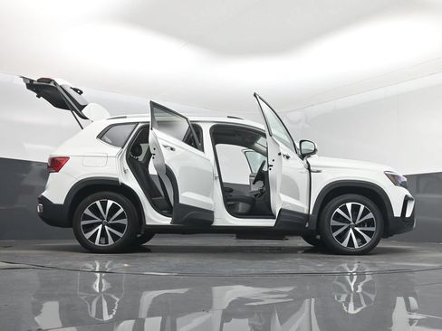Used 2022 Volkswagen Taos SE FWD image 7