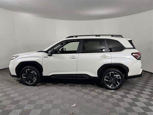 Used 2025 Subaru Forester Limited image 11