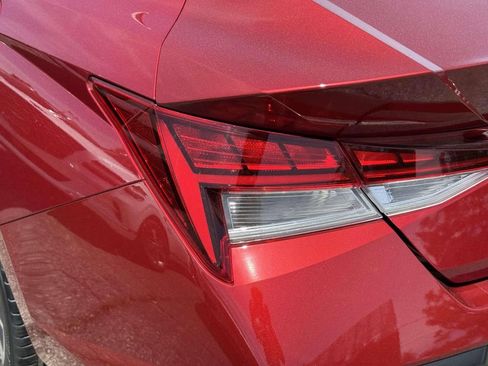 Certified 2025 Hyundai Elantra Limited FWD image 11