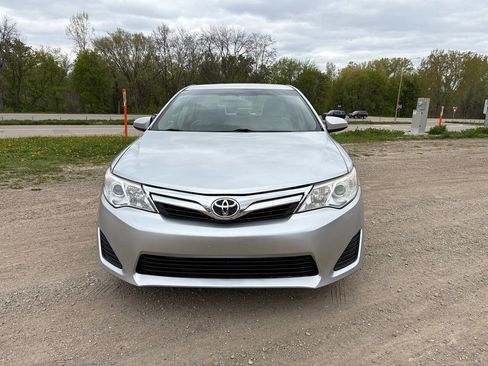 Used 2014 Toyota Camry LE FWD image 2
