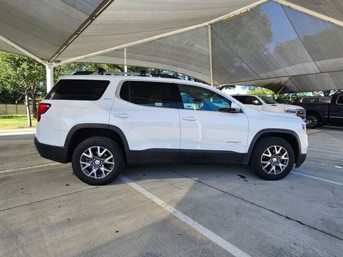 Used 2023 GMC Acadia SLT AWD/4WD image 4