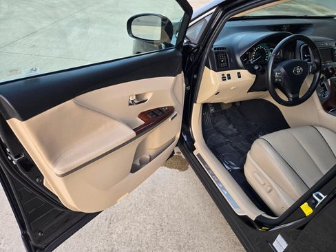 Used 2011 Toyota Venza AWD w/ Premium Pkg #2 image 10