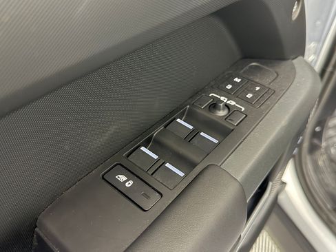 Used 2024 Land Rover Defender 110 X AWD/4WD image 22