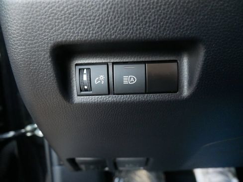Certified 2025 Toyota RAV4 XLE AWD/4WD image 28