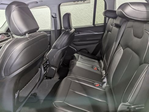 Used 2023 Jeep Grand Cherokee 4WD 4xe image 12