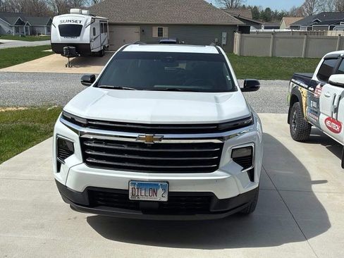 Used 2026 Chevrolet Traverse LT w/ Sun and Wheel Package FWD image 6