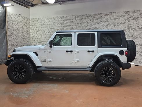 Used 2019 Jeep Wrangler Unlimited Sahara image 5