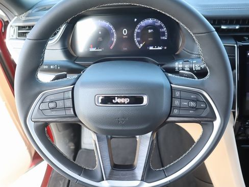 New 2025 Jeep Grand Cherokee Limited image 3