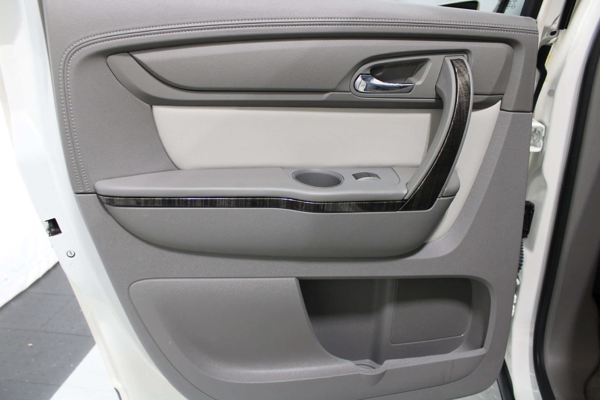 Used 2015 GMC Acadia SLT FWD image 15