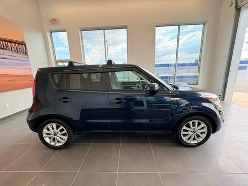 Used 2019 Kia Soul + FWD image 8