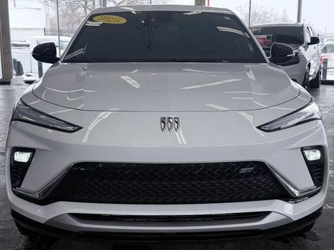 Used 2025 Buick Envista Sport Touring w/ Convenience I Package image 4