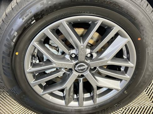 Used 2024 Nissan Rogue S FWD image 14