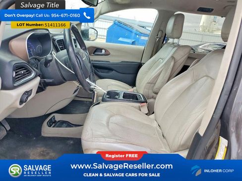 Used 2017 Chrysler Pacifica Touring-L Plus w/ Advanced Safetytec Group FWD image 9