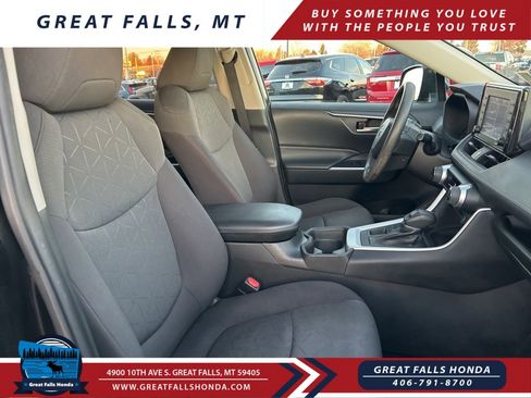Used 2021 Toyota RAV4 XLE image 32