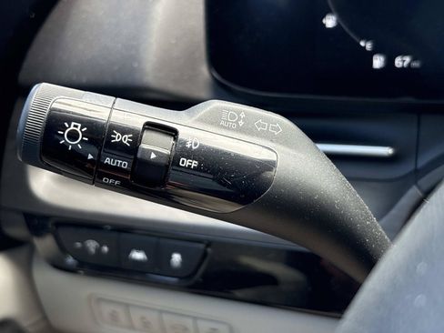 Used 2023 Kia Carnival SX FWD image 20