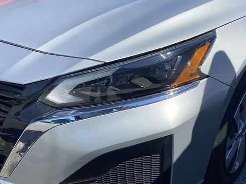 Used 2023 Nissan Altima 2.5 S FWD image 9