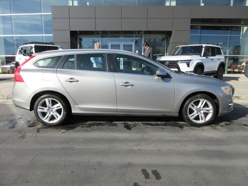 Used 2015 Volvo V60 T5 Premier Plus image 10