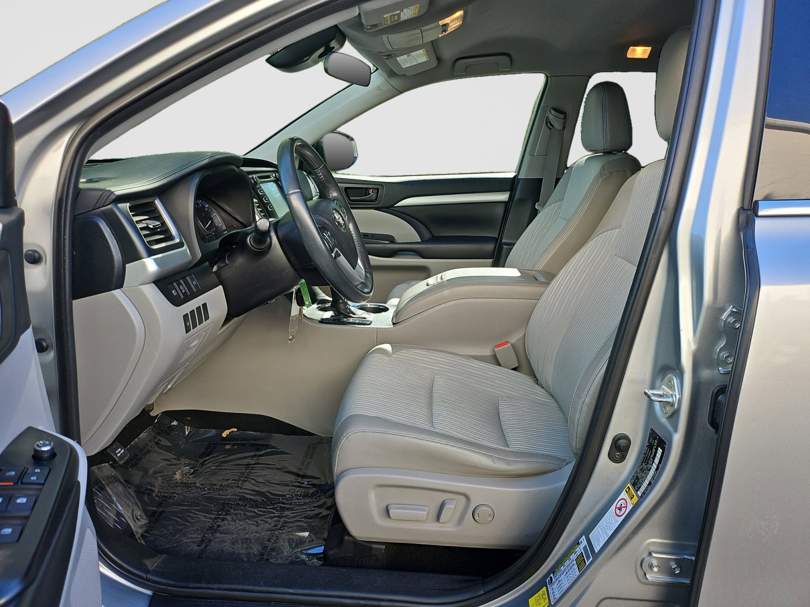 Used 2019 Toyota Highlander Plus AWD/4WD image 20