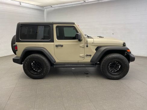 Certified 2022 Jeep Wrangler Sport AWD/4WD image 6
