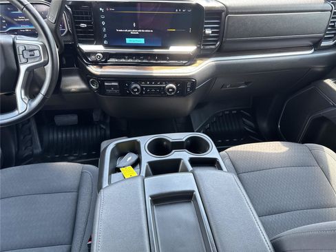 Used 2025 Chevrolet Silverado 2500 LT w/ Convenience Package AWD/4WD image 16