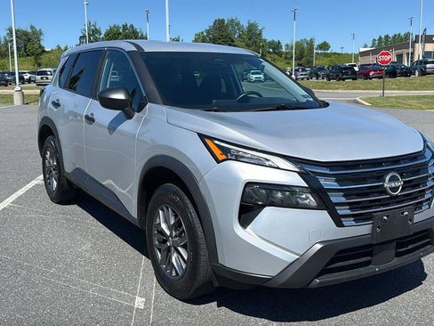 Used 2025 Nissan Rogue S AWD/4WD image 1