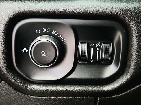 Used 2019 RAM 1500 Tradesman w/ SXT Appearance Group image 16