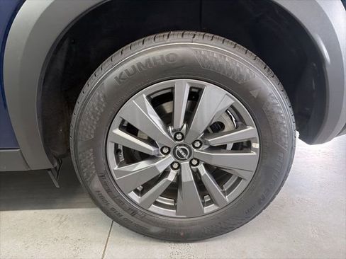 Used 2024 Nissan Pathfinder SV FWD image 9