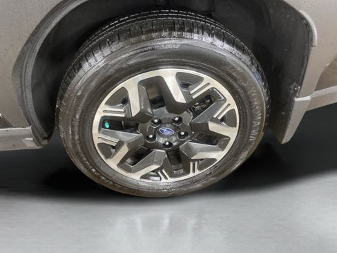 Used 2025 Subaru Forester Premium AWD/4WD image 21