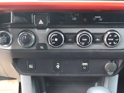 Used 2017 Toyota Tacoma TRD Off-Road image 20