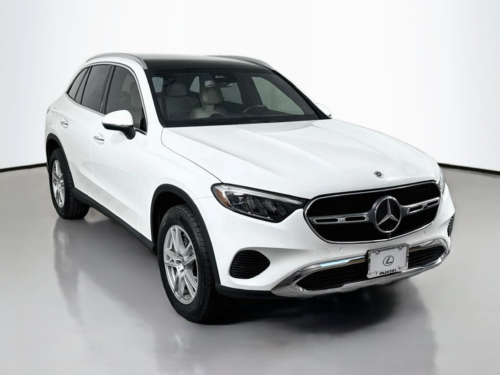 Used 2023 Mercedes-Benz GLC 300 4MATIC image 3