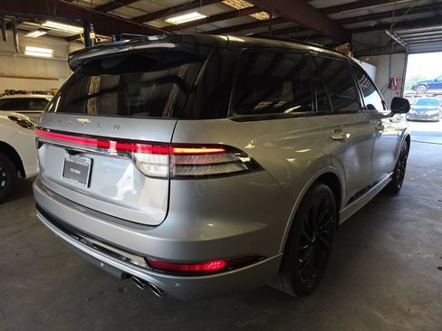Used 2022 Lincoln Aviator Reserve w/ Equipment Group 201A RWD image 3