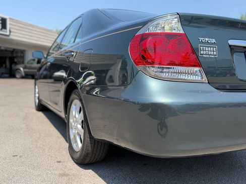 Used 2006 Toyota Camry XLE w/ VSC & Side Airbag Pkg FWD image 98