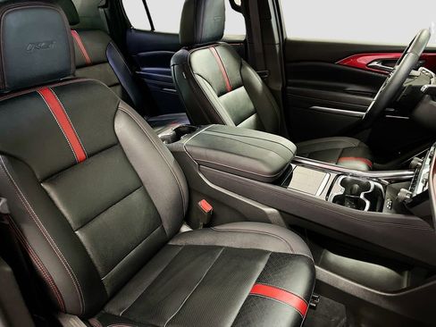 Used 2025 Chevrolet Traverse RS w/ LPO, Floor Liner Package AWD/4WD image 31