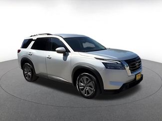 Used 2025 Nissan Pathfinder SV FWD video 2