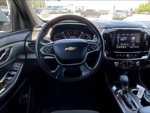 Used 2022 Chevrolet Traverse LT FWD image 6
